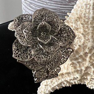 Metal lace flower bracelet - silver